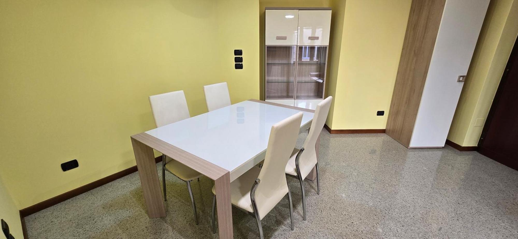 Clohouse Apartment Rom