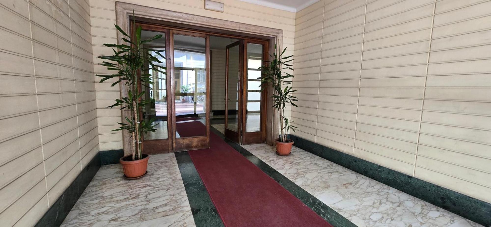 Apartment Clohouse Rom